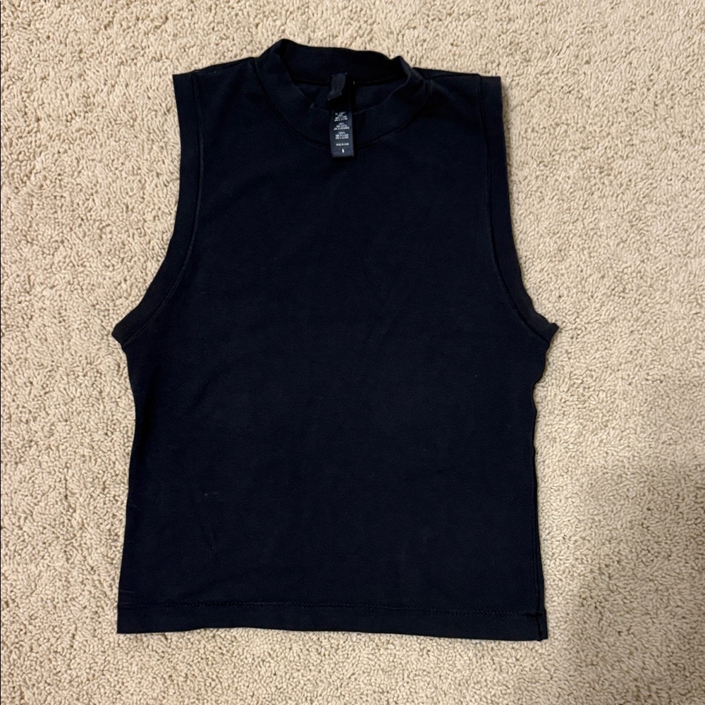 Skims muscle tank